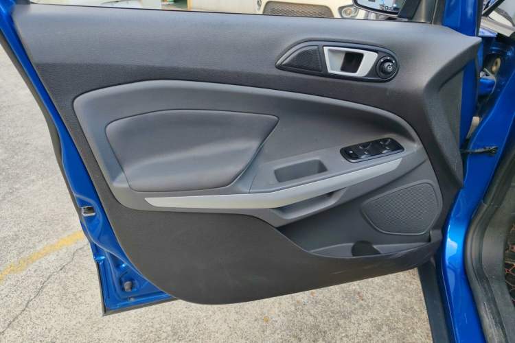 Used Ford EcoSport 2013 1.5L Manual Fashion Model Interior 7
