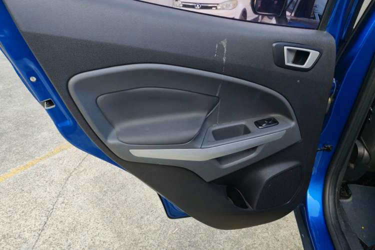 Used Ford EcoSport 2013 1.5L Manual Fashion Model Interior 8