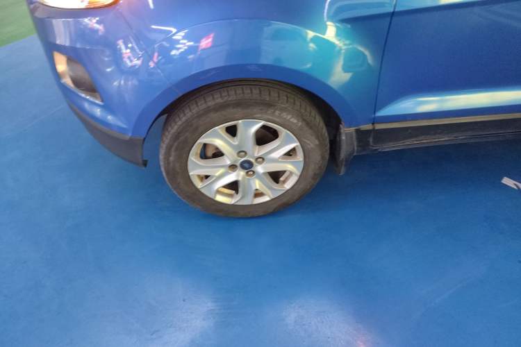 Used Ford EcoSport 2013 1.5L Automatic Fashion Model Left Front Wheel Hub