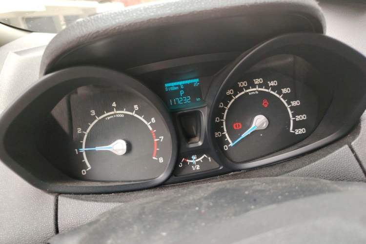 Used Ford EcoSport 2013 1.5L Automatic Fashion Model Odometer Close Up