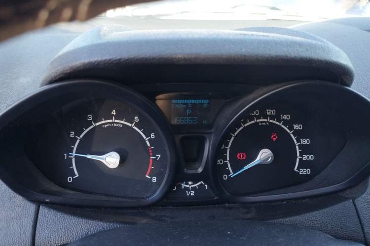 Used Ford EcoSport 2013 1.5L Automatic Fashion Model Odometer Close Up