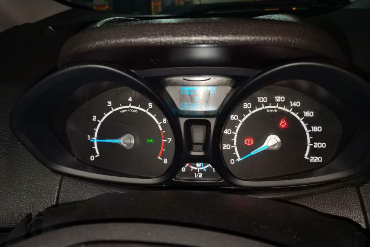 Used Ford EcoSport 2013 1.5L Automatic Fashion Model Odometer Close Up