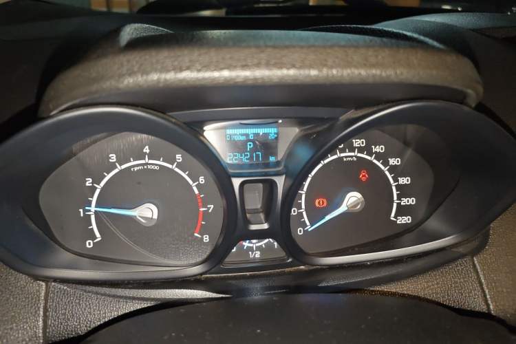 Used Ford EcoSport 2013 1.5L Automatic Fashion Model Odometer Close Up