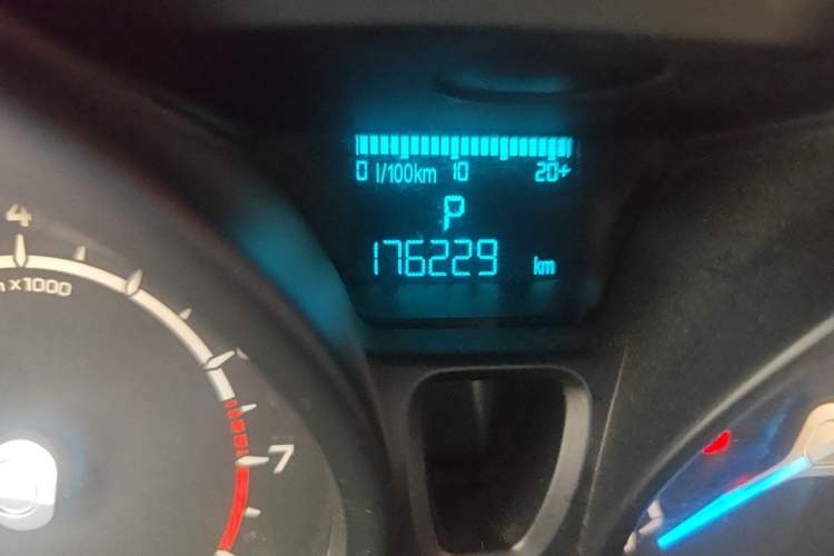 Used Ford EcoSport 2013 1.5L Automatic Fashion Model Odometer Close Up