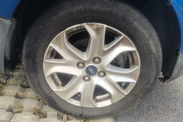 Used Ford EcoSport 2013 1.5L Manual Fashion Model Right Front Wheel Hub