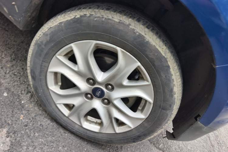 Used Ford EcoSport 2013 1.5L Automatic Fashion Model Right Front Wheel Hub