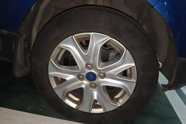 Used Ford EcoSport 2013 1.5L Automatic Fashion Model Right Front Wheel Hub