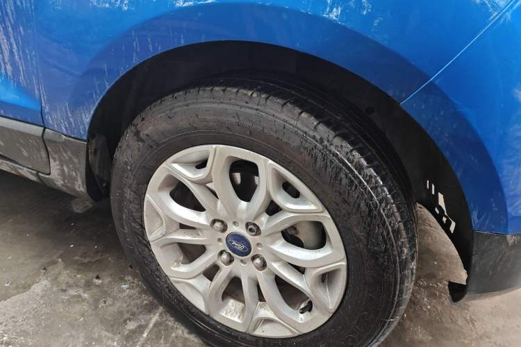 Used Ford EcoSport 2013 1.5L Automatic Prestige Model Right Front Wheel Hub