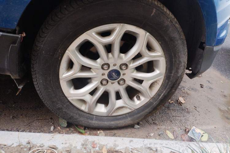Used Ford EcoSport 2013 1.5L Automatic Prestige Model Right Front Wheel Hub