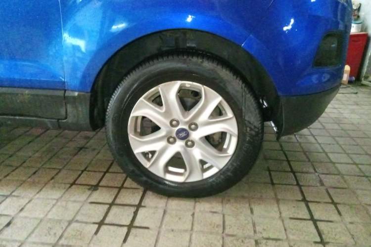 Used Ford EcoSport 2013 1.5L Automatic Fashion Model Right Front Wheel Hub