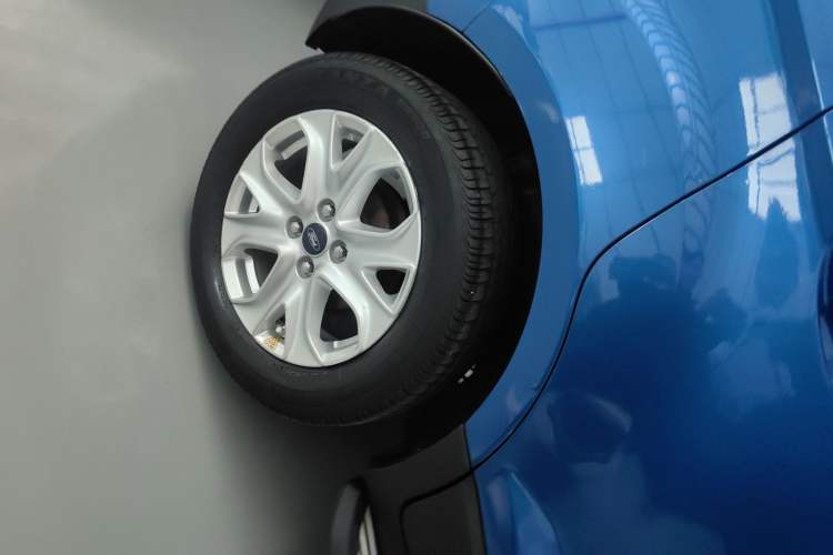 Used Ford EcoSport 2013 1.5L Automatic Fashion Model Right Rear Wheel Hub
