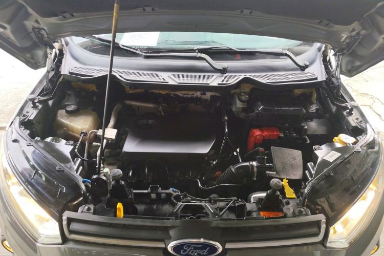 Used Ford EcoSport 2013 1.5L Manual Fashion Model Engine Bay