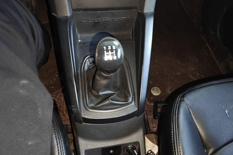 Used Ford EcoSport 2013 1.5L Manual Comfort Model Gear Lever