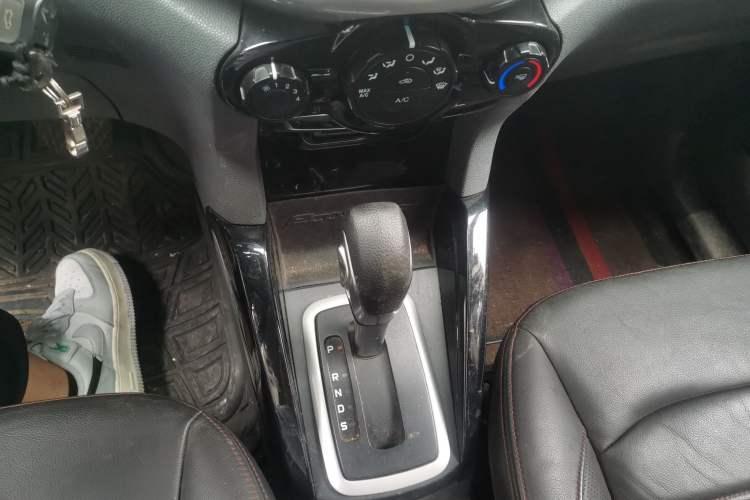 Used Ford EcoSport 2013 1.5L Automatic Fashion Model Gear Lever
