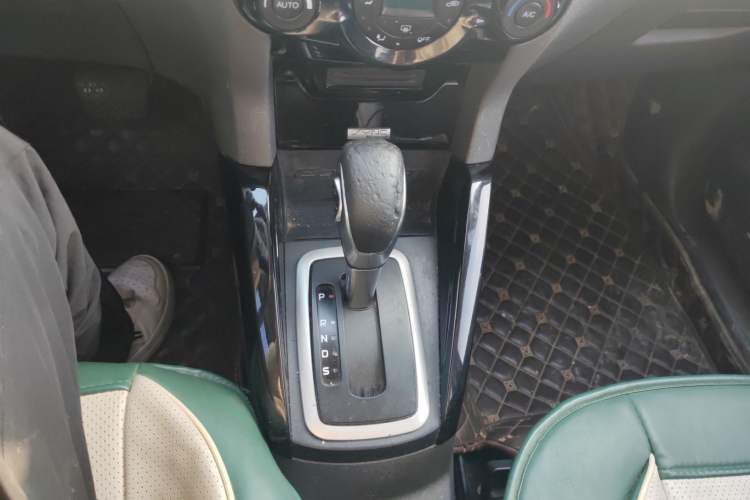 Used Ford EcoSport 2013 1.5L Automatic Prestige Model Gear Lever