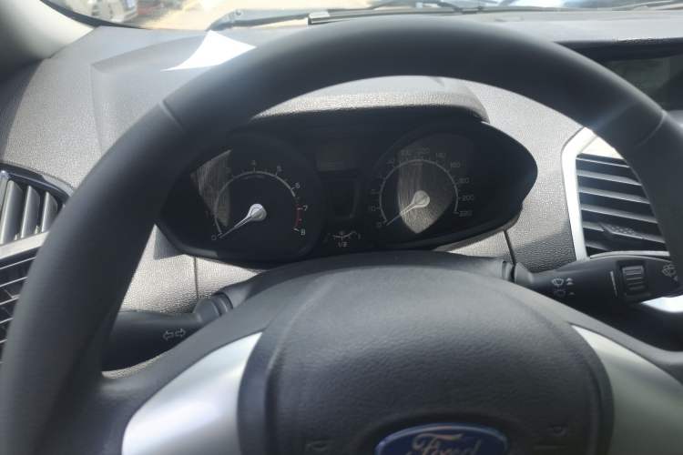 Used Ford EcoSport 2013 1.5L Manual Fashion Model Instrument Cluster