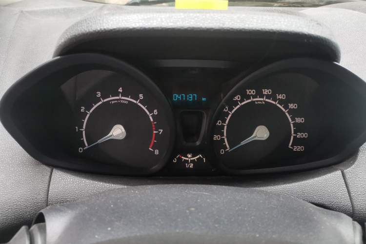 Used Ford EcoSport 2013 1.5L Automatic Fashion Model Odometer Close Up