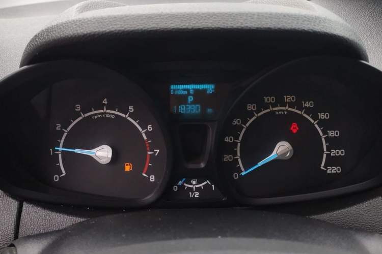 Used Ford EcoSport 2013 1.5L Automatic Fashion Model Odometer Close Up