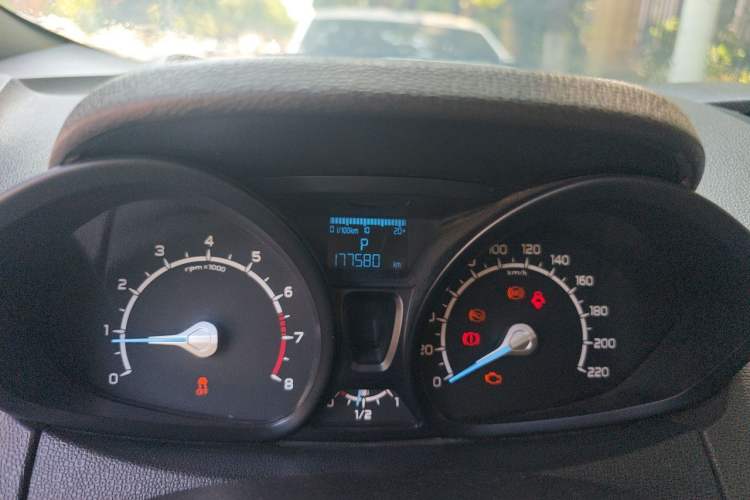 Used Ford EcoSport 2013 1.5L Automatic Fashion Model Odometer Close Up