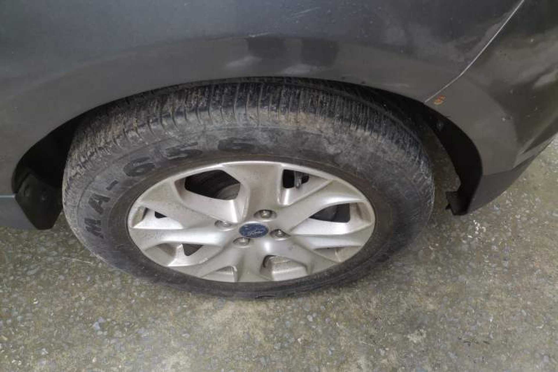 Used Ford EcoSport 2013 1.5L Automatic Fashion Model Right Front Wheel Hub