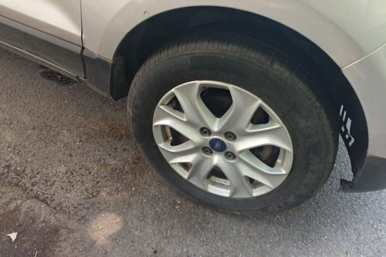 Used Ford EcoSport 2013 1.5L Automatic Fashion Model Right Front Wheel Hub