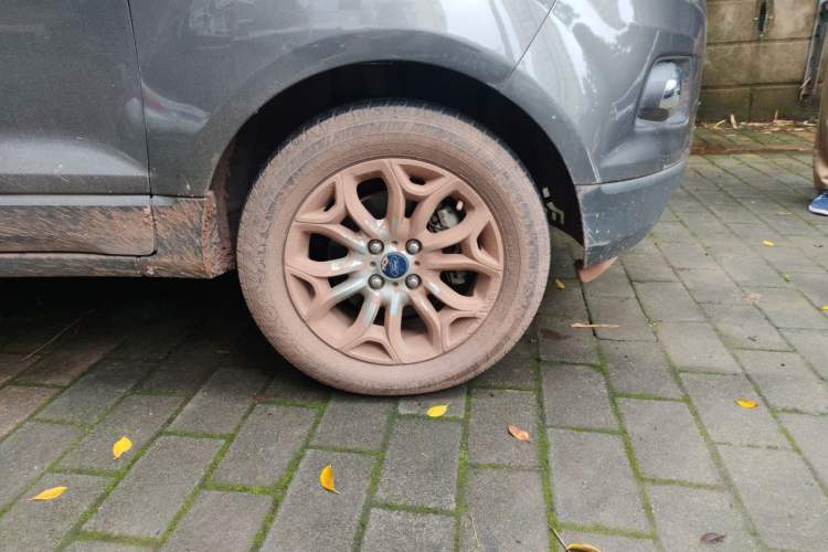 Used Ford EcoSport 2013 1.5L Automatic Prestige Model Right Front Wheel Hub