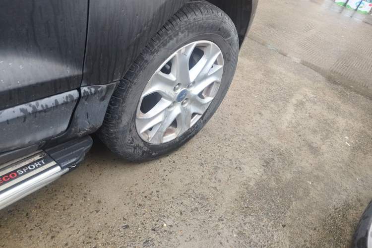 Used Ford EcoSport 2013 1.5L Automatic Fashion Model Right Front Wheel Hub