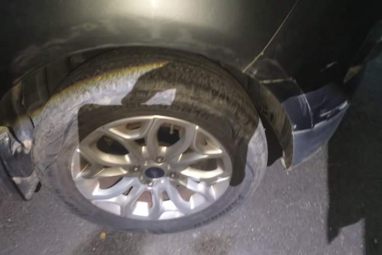 Used Ford EcoSport 2013 1.5L Automatic Prestige Model Right Front Wheel Hub