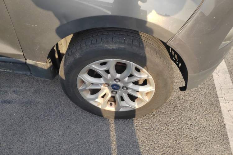 Used Ford EcoSport 2013 1.5L Automatic Prestige Model Right Front Wheel Hub
