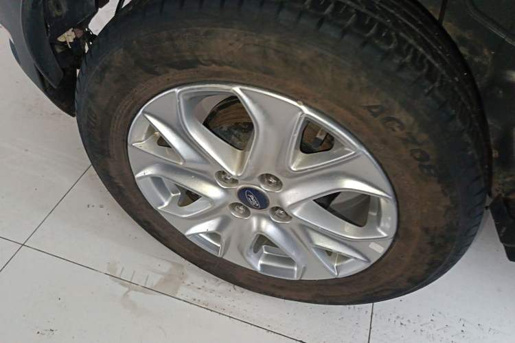 Used Ford EcoSport 2013 1.5L Automatic Fashion Model Right Rear Wheel Hub