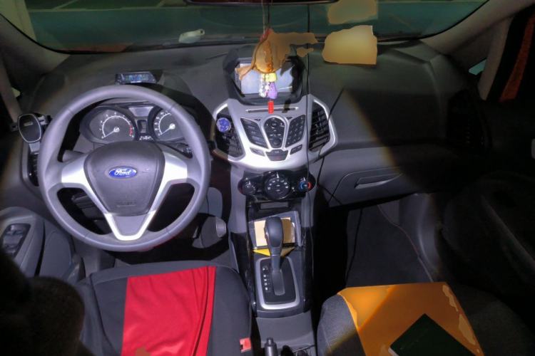 Used Ford EcoSport 2013 1.5L Automatic Fashion Model Center Console