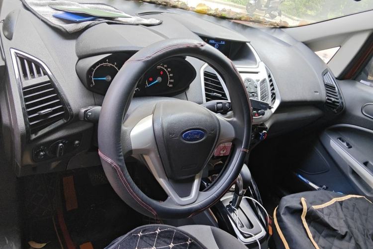 Used Ford EcoSport 2013 1.5L Automatic Fashion Model Center Console