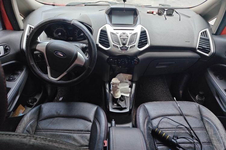 Used Ford EcoSport 2013 1.5L Manual Fashion Model Center Console