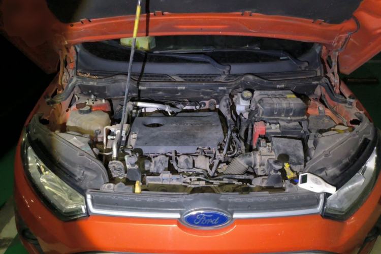 Used Ford EcoSport 2013 1.5L Automatic Fashion Model Engine Bay