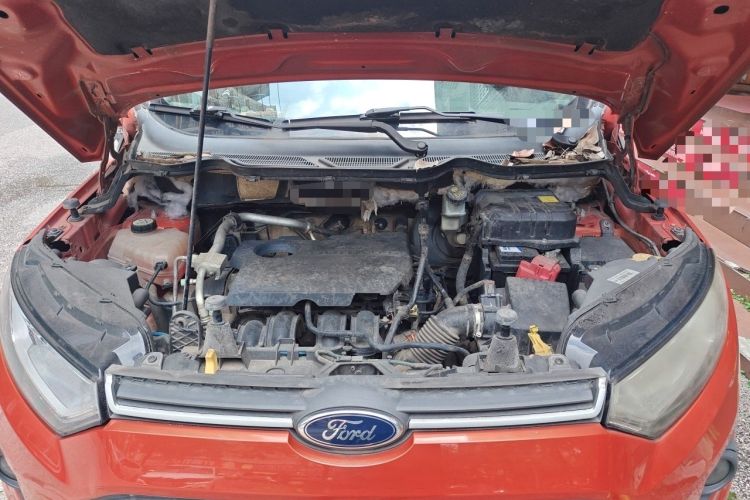 Used Ford EcoSport 2013 1.5L Manual Fashion Model Engine Bay