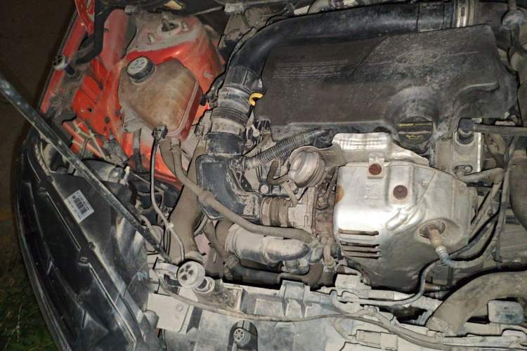 Used Ford EcoSport 2013 1.0L GTDi Manual Luxury Model Engine Bay Right