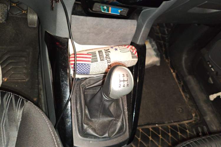 Used Ford EcoSport 2013 1.0L GTDi Manual Luxury Model Gear Lever