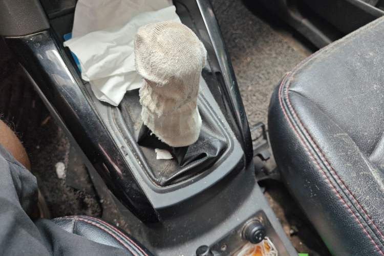 Used Ford EcoSport 2013 1.5L Manual Fashion Model Gear Lever