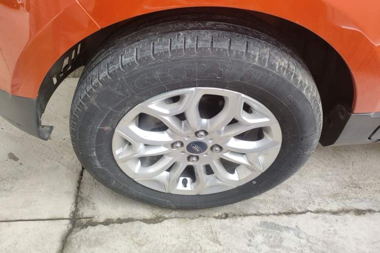 Used Ford EcoSport 2013 1.5L Automatic Prestige Model Left Front Wheel Hub
