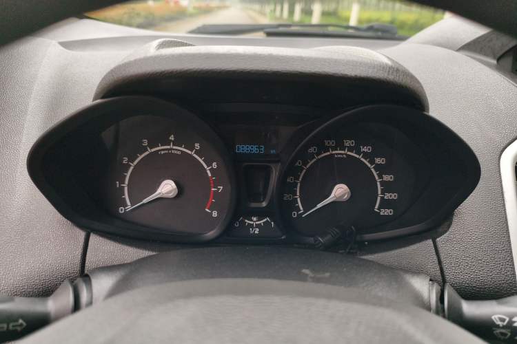 Used Ford EcoSport 2013 1.5L Automatic Fashion Model Odometer Close Up