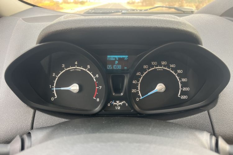 Used Ford EcoSport 2013 1.5L Automatic Fashion Model Odometer Close Up
