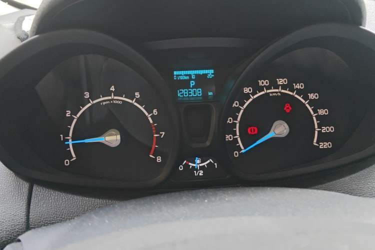 Used Ford EcoSport 2013 1.5L Automatic Fashion Model Odometer Close Up