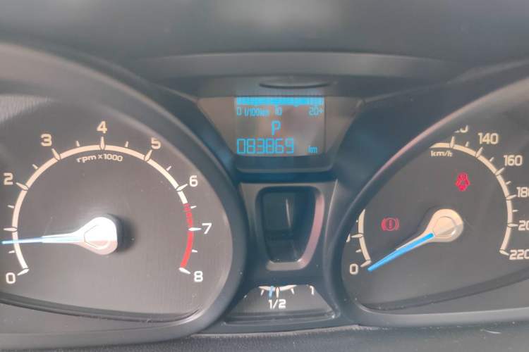 Used Ford EcoSport 2013 1.5L Automatic Fashion Model Odometer Close Up