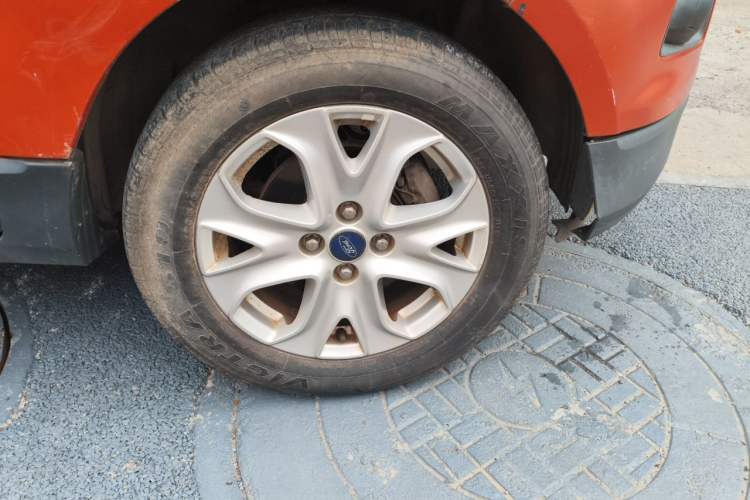 Used Ford EcoSport 2013 1.5L Automatic Fashion Model Right Front Wheel Hub