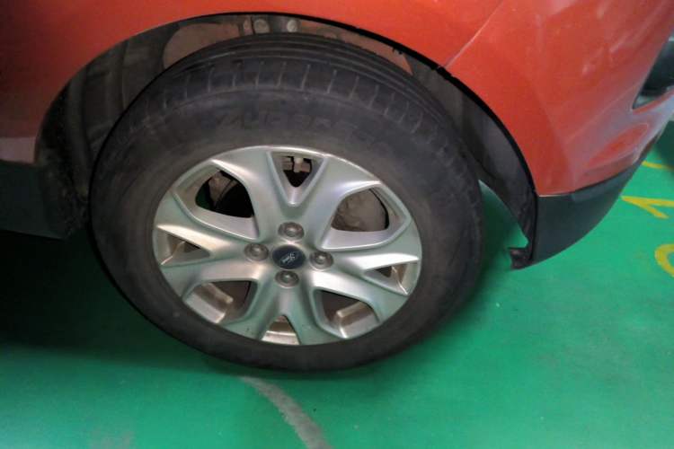 Used Ford EcoSport 2013 1.5L Automatic Fashion Model Right Front Wheel Hub