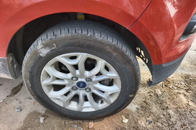 Used Ford EcoSport 2013 1.5L Automatic Prestige Model Right Front Wheel Hub
