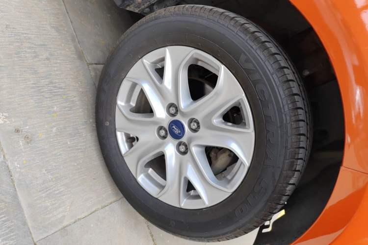 Used Ford EcoSport 2013 1.5L Automatic Fashion Model Right Front Wheel Hub