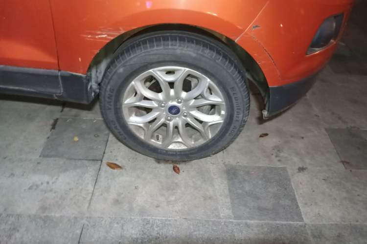 Used Ford EcoSport 2013 1.5L Automatic Prestige Model Right Front Wheel Hub