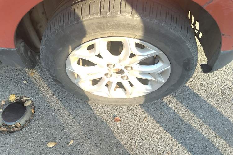 Used Ford EcoSport 2013 1.5L Automatic Prestige Model Right Front Wheel Hub