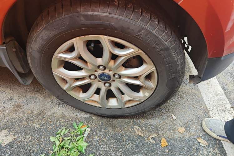 Used Ford EcoSport 2013 1.5L Automatic Prestige Model Right Front Wheel Hub